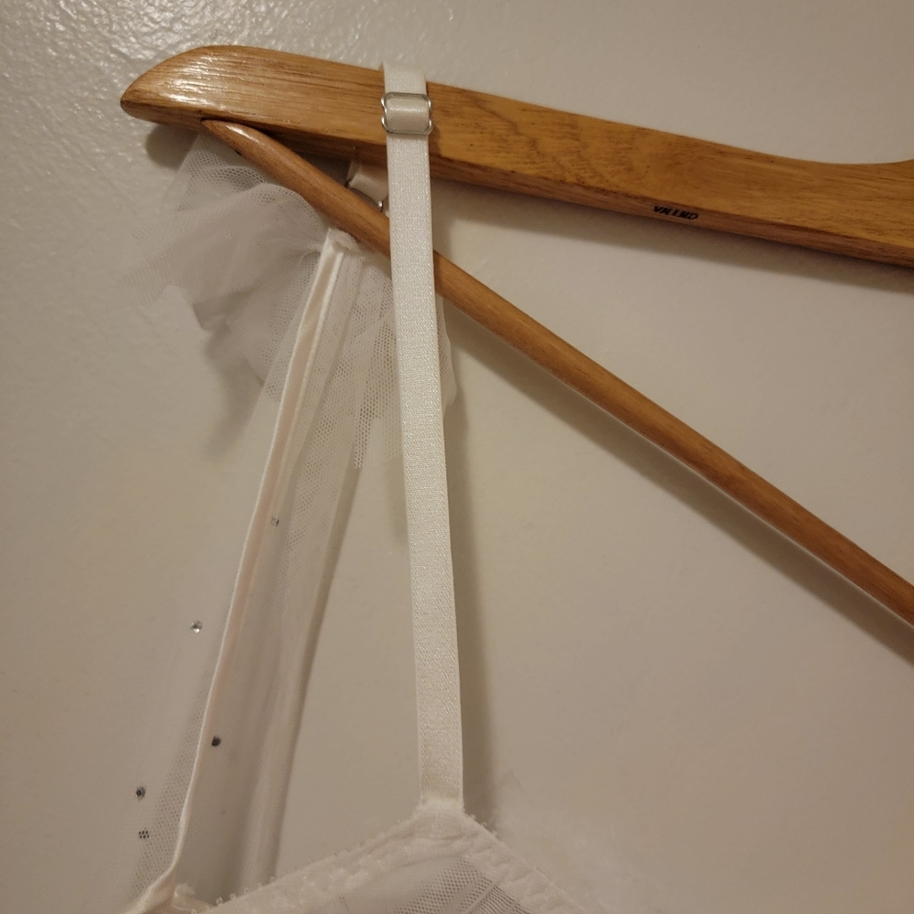 Victoria's Secret White Chiffon Lingerie Negligee - Picture 4 of 9